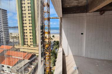 BELÍSSIMO APARTAMENTO, À 50m DO MAR E LAZER COMPLETO