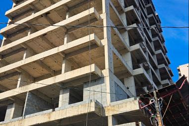 BELISSÍMO APARTAMENTO, À 50M DO MAR E LAZER COMPLETO