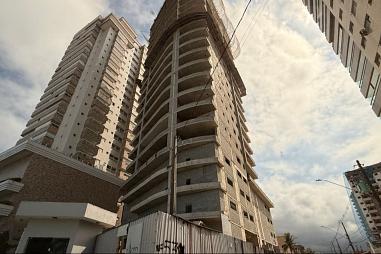 BELISSÍMO APARTAMENTO, À 10M DO MAR E LAZER COMPLETO