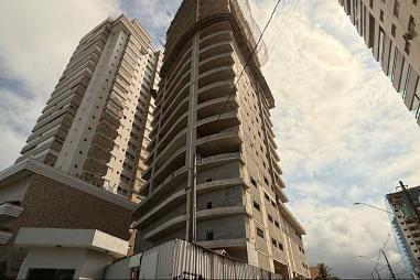 BELISSÍMO APARTAMENTO, À 10M DO MAR E LAZER COMPLETO