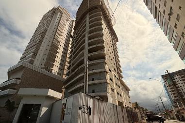 BELISSÍMO APARTAMENTO, À 10M DO MAR E LAZER COMPLETO