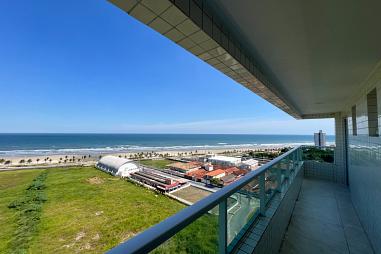 BELÍSSIMO APARTAMENTO, À 50m DO MAR E LAZER