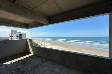 BELISSÍMO APARTAMENTO, À 10m DO MAR E LAZER COMPLETO