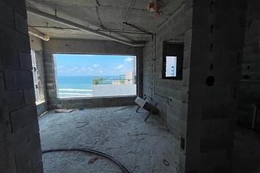 EXCELENTE COBERTURA DUPLEX, À 50m DO MAR E LAZER COMPLETO