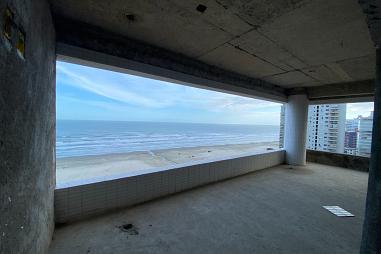 BELÍSSIMO APARTAMENTO, À 50m DO MAR E LAZER COMPLETO