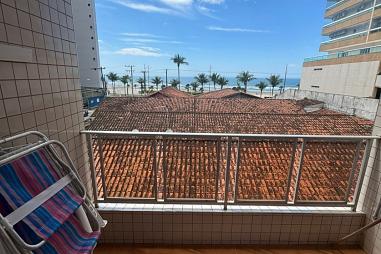 BELÍSSIMO APARTAMENTO, AMPLO E À 80M DO MAR