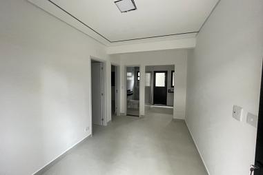 EXCELENTE CASA EM CONDOMÍNIO, FINO ACABAMENTO E À 300M DO MAR