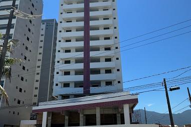 BELÍSSIMA CONSTRUÇÃO, À 50m DO MAR E LAZER COMPLETO