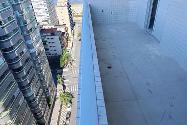 BELÍSSIMO APARTAMENTO NOVO, LAZER COMPLETO E À 100M DO MAR