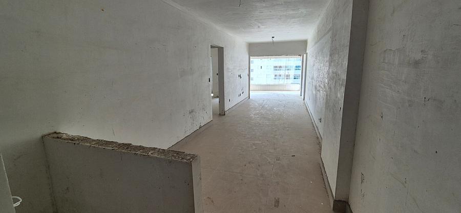 BELÍSSIMO APARTAMENTO, À 50m DO MAR E LAZER COMPLETO — foto 4