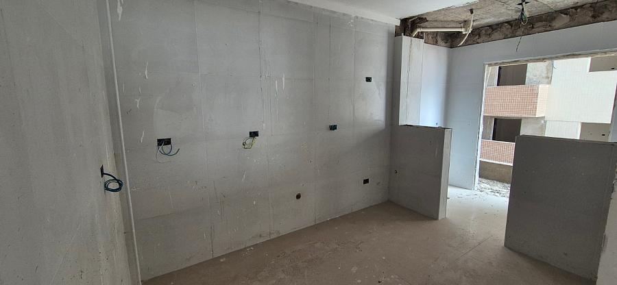 BELÍSSIMO APARTAMENTO, À 50m DO MAR E LAZER COMPLETO — foto 6