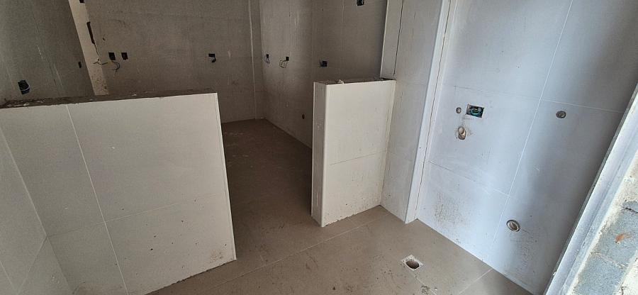 BELÍSSIMO APARTAMENTO, À 50m DO MAR E LAZER COMPLETO — foto 7