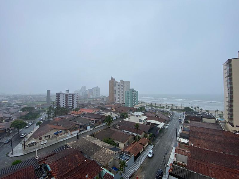 BELÍSSIMO APARTAMENTO, À 200M DO MAR E LAZER COMPLETO — foto 3