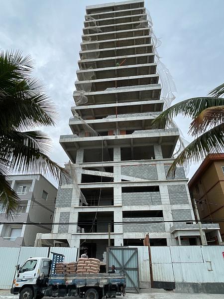 EXCELENTE APARTAMENTO EM CONSTRUÇÃO, FRENTE MAR E LAZER COMPLETO — foto 2