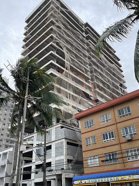 EXCELENTE APARTAMENTO EM CONSTRUÇÃO, FRENTE MAR E LAZER COMPLETO — foto 3