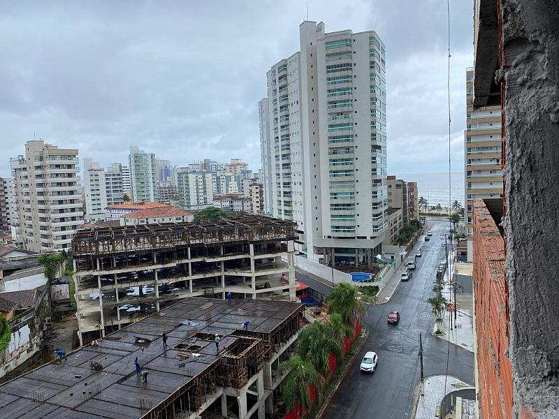 BELÍSSIMO APARTAMENTO, À 150m DO MAR E ESPAÇO PARA LAZER — foto 2