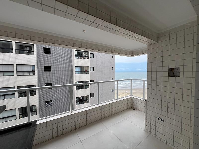 BELÍSSIMO APARTAMENTO, À 40m DO MAR E LAZER COMPLETO — foto 3