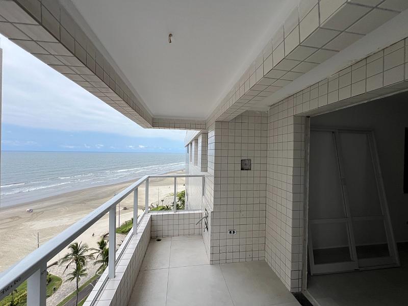 BELÍSSIMO APARTAMENTO, À 40m DO MAR E LAZER COMPLETO — foto 2