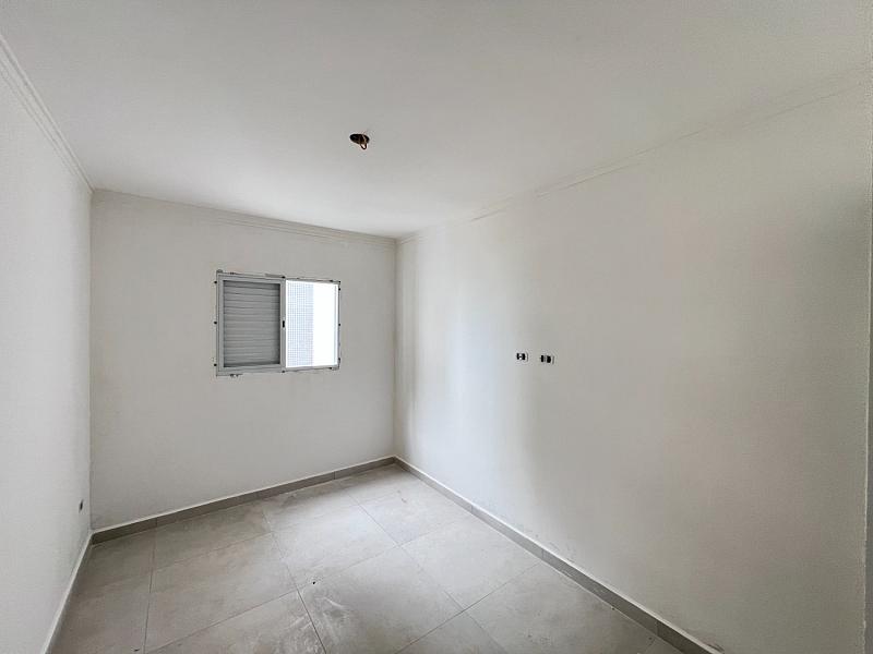 BELÍSSIMO APARTAMENTO, À 40m DO MAR E LAZER COMPLETO — foto 10