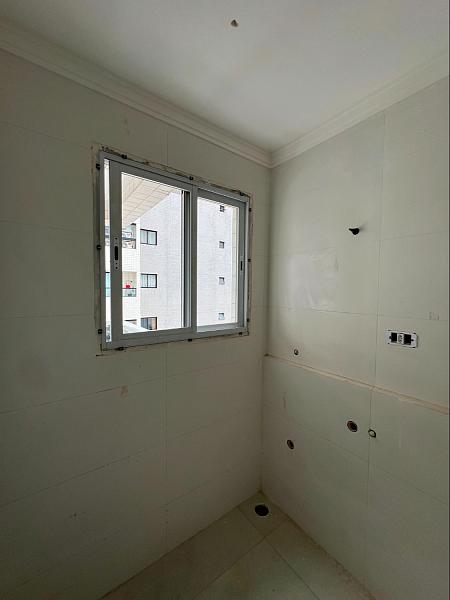 BELÍSSIMO APARTAMENTO, À 40m DO MAR E LAZER COMPLETO — foto 8