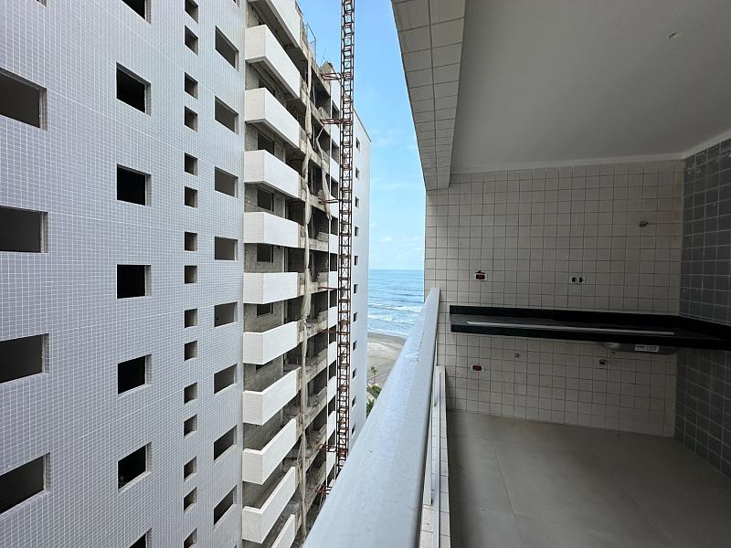 BELÍSSIMO APARTAMENTO, À 50m DO MAR E LAZER COMPLETO — foto 3