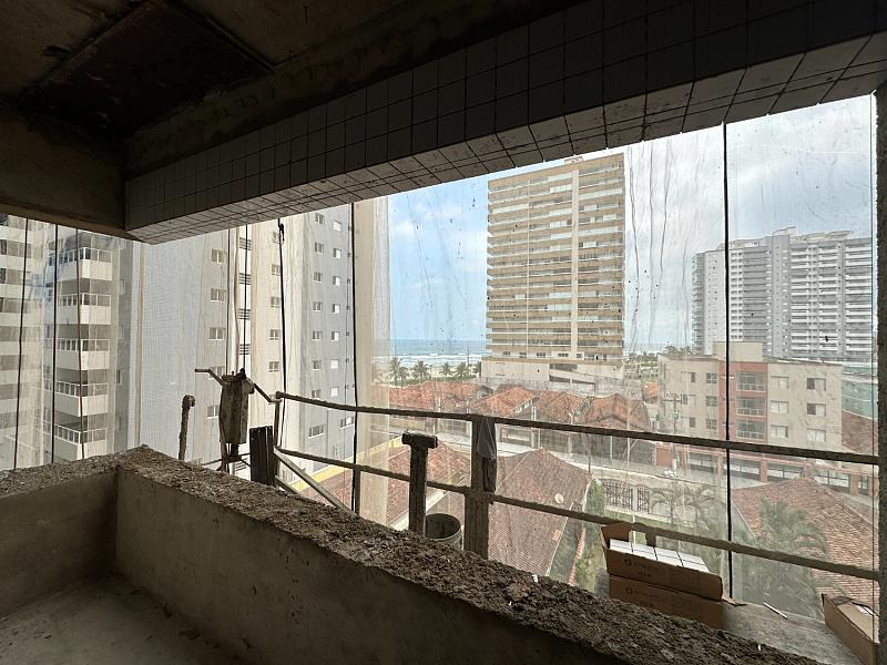 BELÍSSIMO APARTAMENTO, À 50m DO MAR E LAZER COMPLETO — foto 4