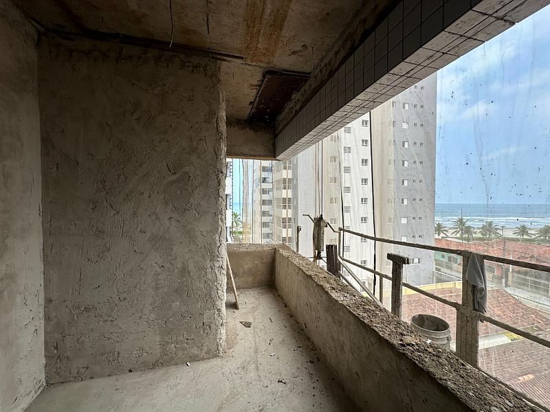 BELÍSSIMO APARTAMENTO, À 50m DO MAR E LAZER COMPLETO — foto 3
