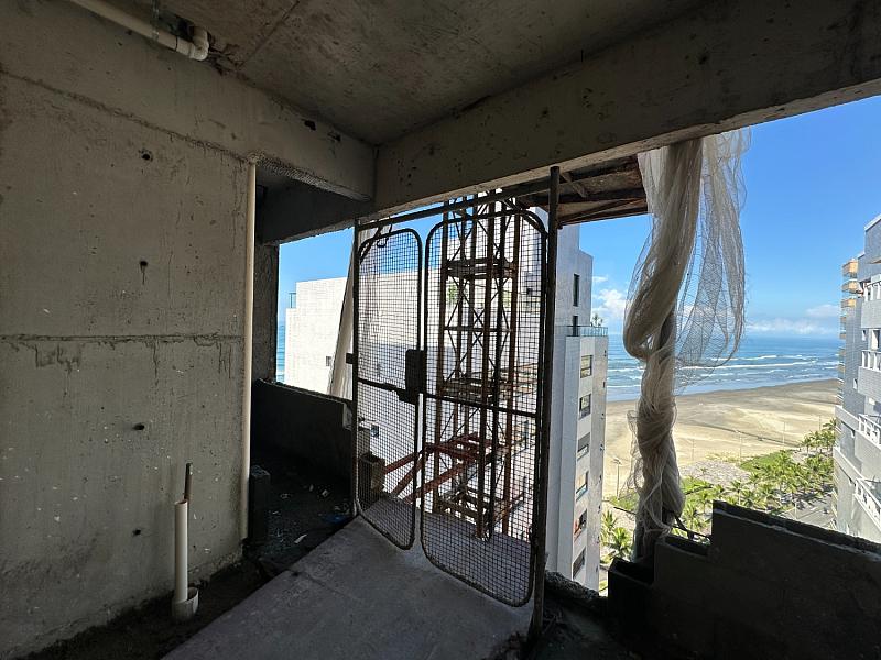 BELÍSSIMO LANÇAMENTO, À 50m DO MAR E LAZER COMPLETO — foto 5