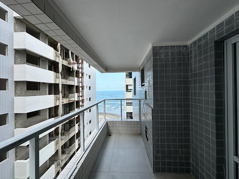 BELÍSSIMO APARTAMENTO, À 50m DO MAR E LAZER COMPLETO — foto 4