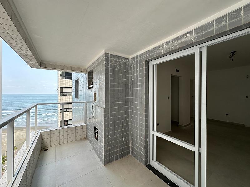 BELÍSSIMO APARTAMENTO, À 50m DO MAR E LAZER COMPLETO — foto 3
