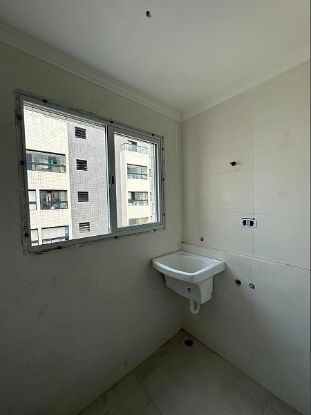 BELÍSSIMO APARTAMENTO, À 50m DO MAR E LAZER COMPLETO — foto 10