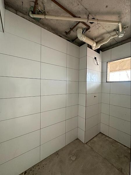 BELÍSSIMO APARTAMENTO, À 50m DO MAR E LAZER COMPLETO — foto 11