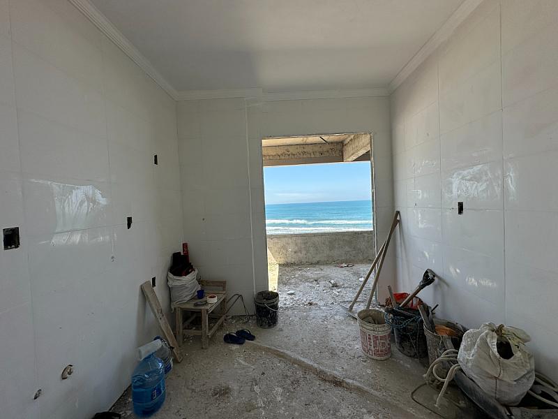 BELISSÍMO APARTAMENTO, À 10m DO MAR E LAZER COMPLETO — foto 8