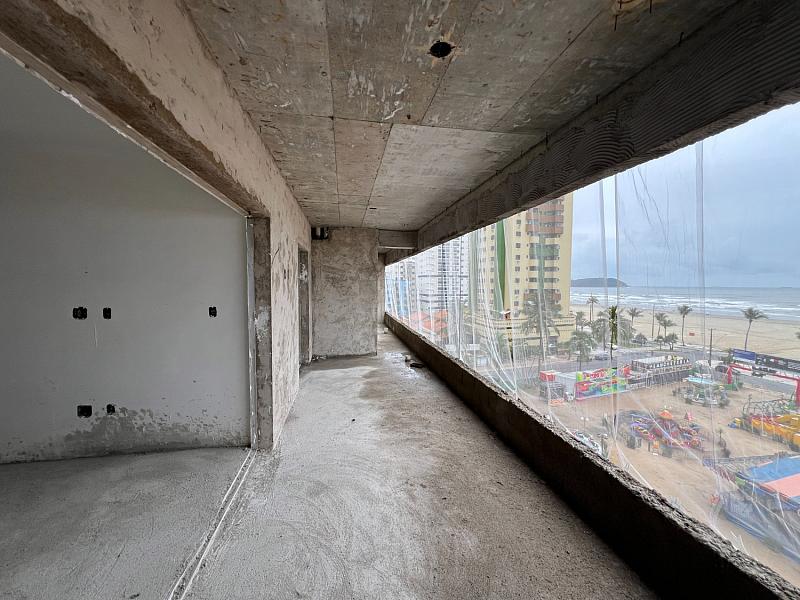 BELÍSSIMO APARTAMENTO, À 50M DO MAR E LAZER COMPLETO — foto 6