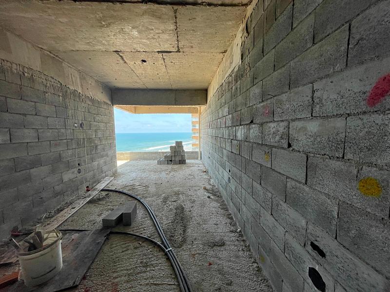 EXCELENTE COBERTURA DUPLEX, À 50m DO MAR E LAZER COMPLETO — foto 2