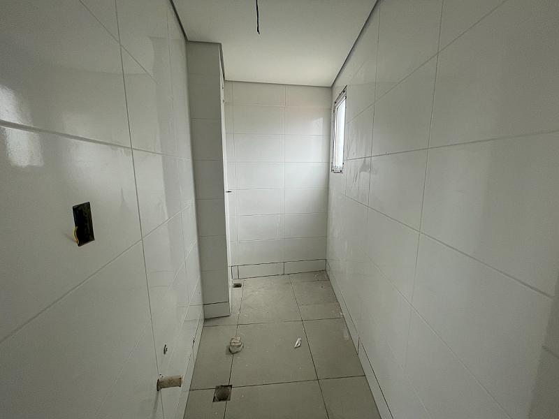 BELÍSSIMO APARTAMENTO, À 100M DO MAR E LAZER COMPLETO — foto 4