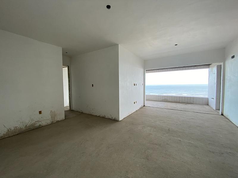 BELÍSSIMO APARTAMENTO, À 50m DO MAR E LAZER COMPLETO — foto 3
