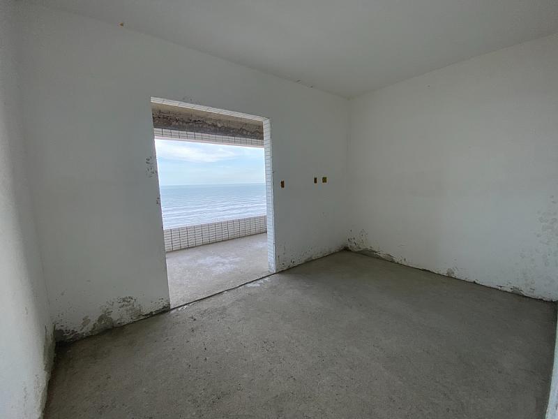 BELÍSSIMO APARTAMENTO, À 50m DO MAR E LAZER COMPLETO — foto 8