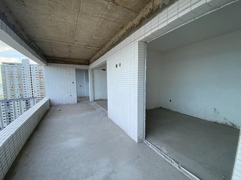 BELÍSSIMO APARTAMENTO, À 50m DO MAR E LAZER COMPLETO — foto 2