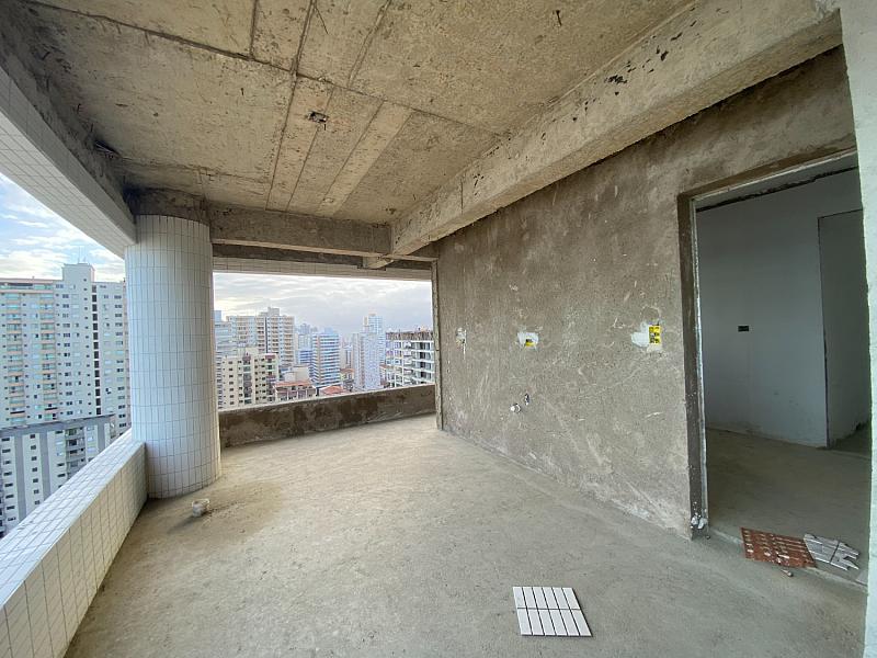 BELÍSSIMO APARTAMENTO, À 50m DO MAR E LAZER COMPLETO — foto 2