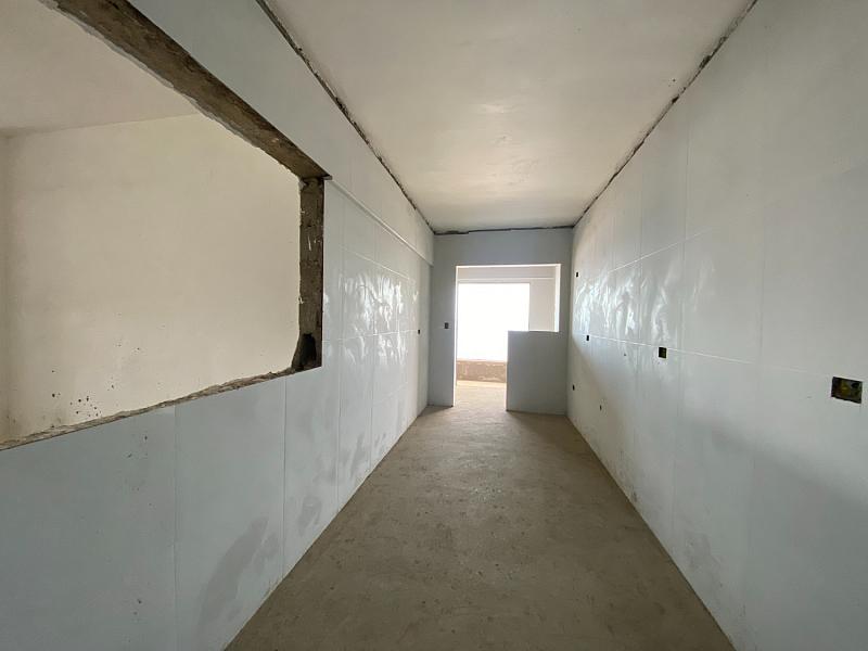 BELÍSSIMO APARTAMENTO, À 50m DO MAR E LAZER COMPLETO — foto 3