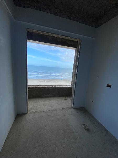 BELÍSSIMO APARTAMENTO, À 50m DO MAR E LAZER COMPLETO — foto 6