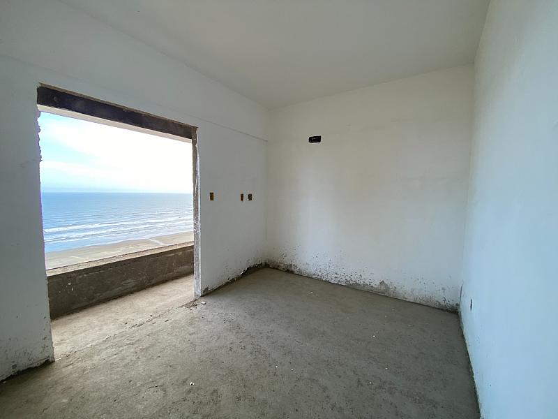 BELÍSSIMO APARTAMENTO, À 50m DO MAR E LAZER COMPLETO — foto 12