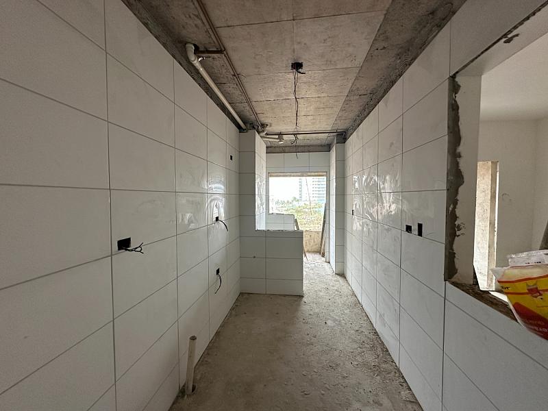 BELÍSSIMO APARTAMENTO, À 50m DO MAR E LAZER COMPLETO — foto 8