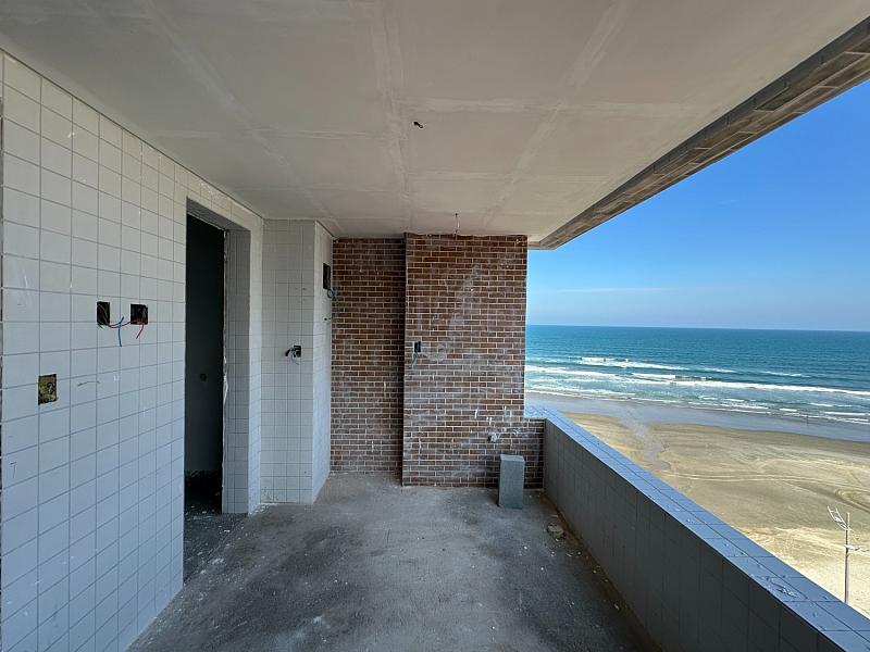 BELÍSSIMA CONSTRUÇÃO, PRÉDIO FRENTE MAR E LAZER COMPLETO — foto 3