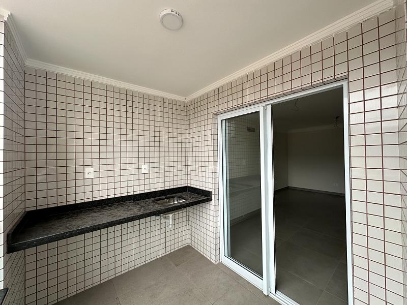 BELÍSSIMO APARTAMENTO, À 5M DO MAR E LAZER COMPLETO — foto 2