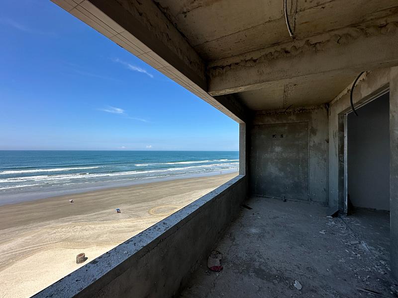 BELISSÍMO APARTAMENTO, À 10M DO MAR E LAZER COMPLETO — foto 3