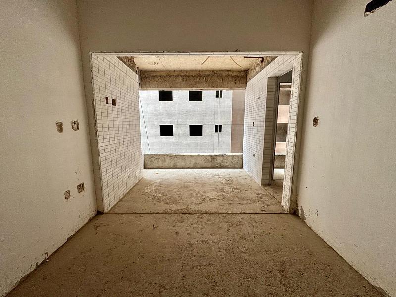 BELÍSSIMO APARTAMENTO, À 50M DO MAR E LAZER COMPLETO — foto 3