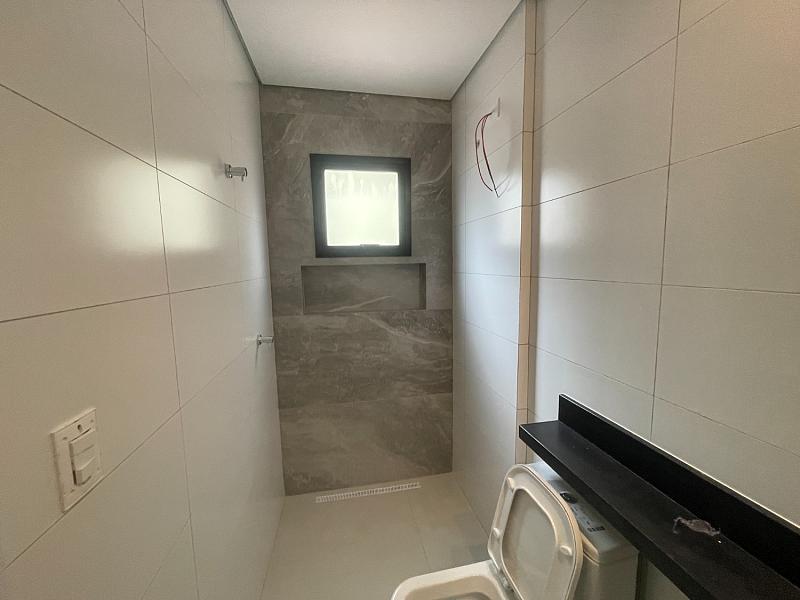 EXCELENTE CASA EM CONDOMÍNIO, FINO ACABAMENTO E À 300M DO MAR — foto 7