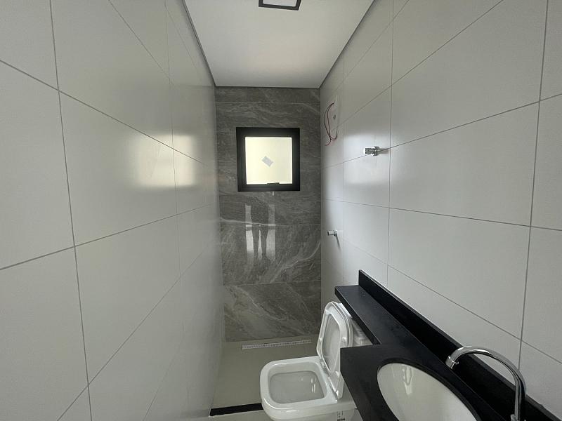 EXCELENTE CASA EM CONDOMÍNIO, FINO ACABAMENTO E À 300M DO MAR — foto 11